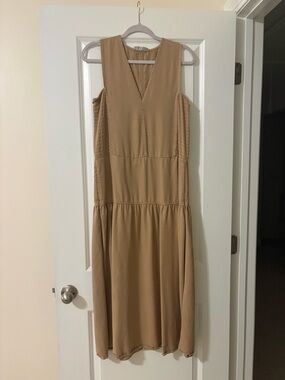 Everlane Sleeveless V-Neck Midi Dress in Tan